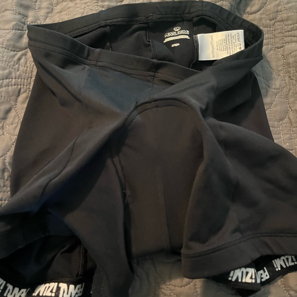 Pearl Izumi women’s bike shorts Lg.